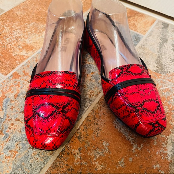 🐦‍🔥NWOB Frisky Kalita Rose Snake Print Red/Black Loafers/Flats! - Picture 2 of 15
